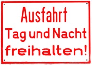 Einfahrt_Fluchtfahrzeugverleih